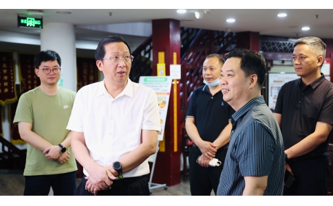 天元區(qū)人大常委會(huì)黨組書記、主任周琪一行來漢方神農(nóng)中醫(yī)館調(diào)研指導(dǎo)工作