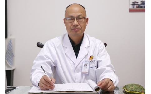 喜訊！熱烈祝賀馬志忠主任榮獲第二屆國(guó)醫(yī)大師劉志明（湘潭）中醫(yī)藥發(fā)展貢獻(xiàn)獎(jiǎng)，并入選全國(guó)基層名老中醫(yī)藥專家傳承工作室建設(shè)項(xiàng)目